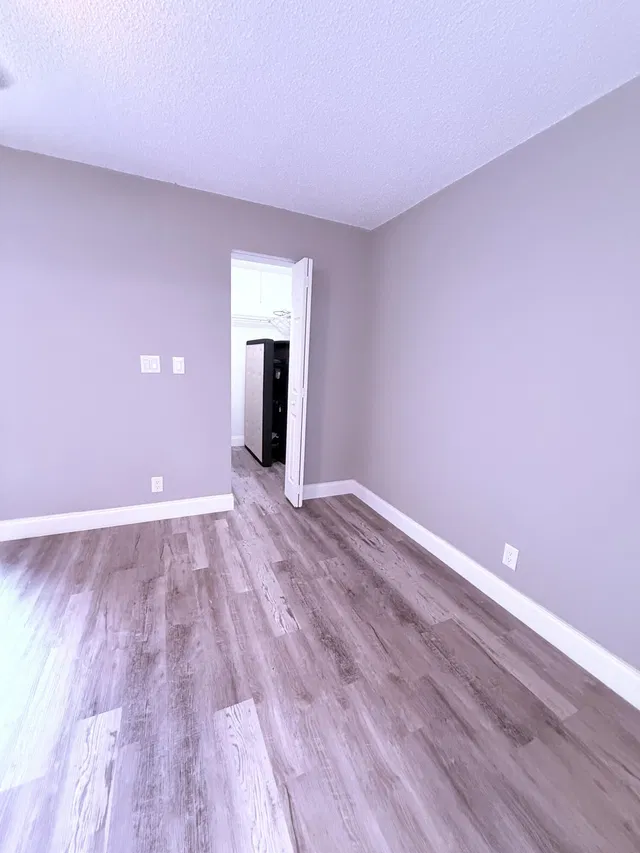 Unit 319 photo 18