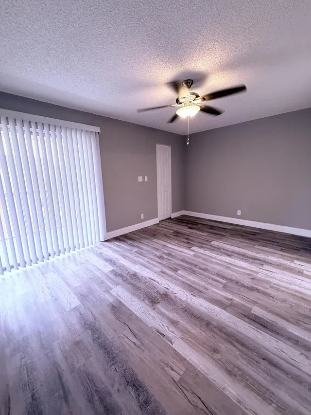 Unit 319 photo 33