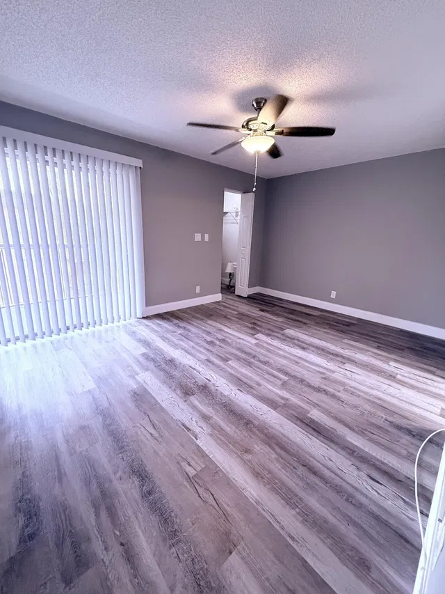 Unit 319 photo 36