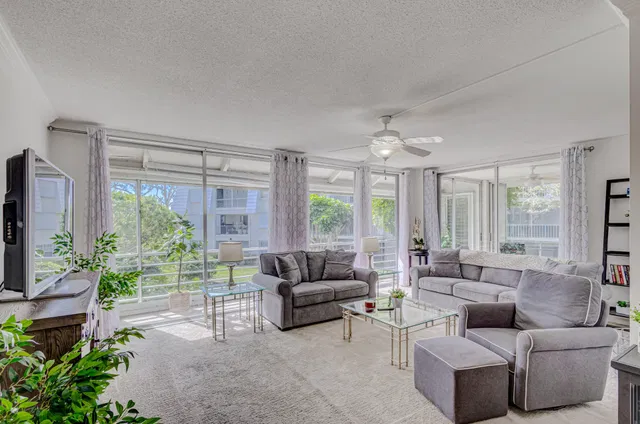 Singer Island Unit APT 7 photo 2