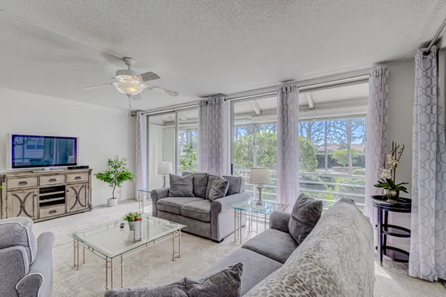 Singer Island Unit APT 7 photo 3