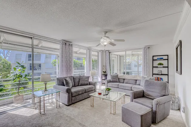Singer Island Unit APT 7 photo 4