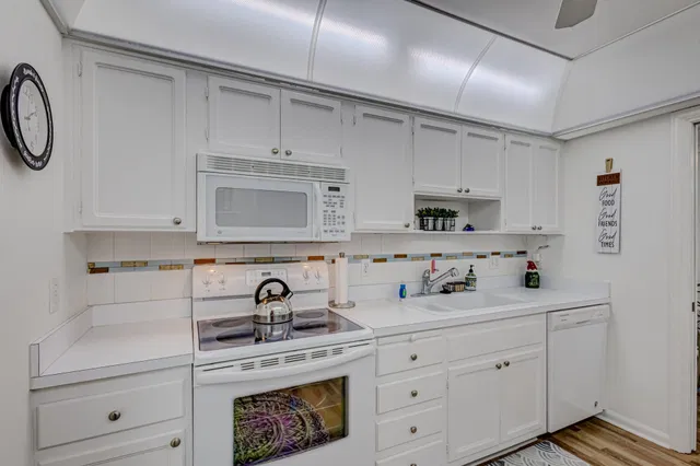 Singer Island Unit APT 7 photo 21