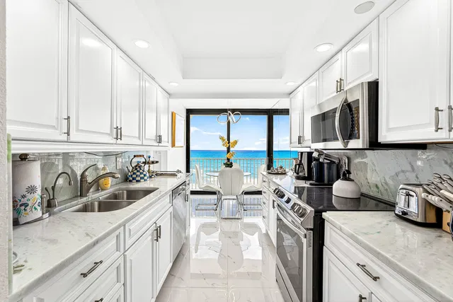 3360 South Ocean Residence photo 5