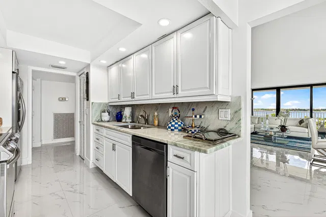 3360 South Ocean Residence photo 9