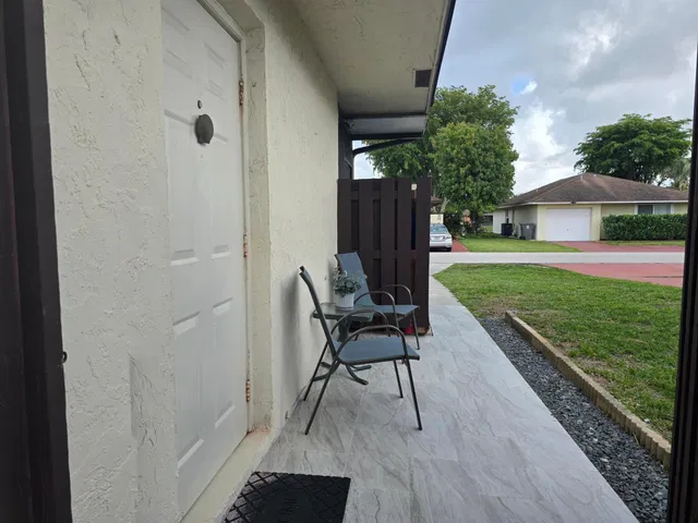  Residence photo 11