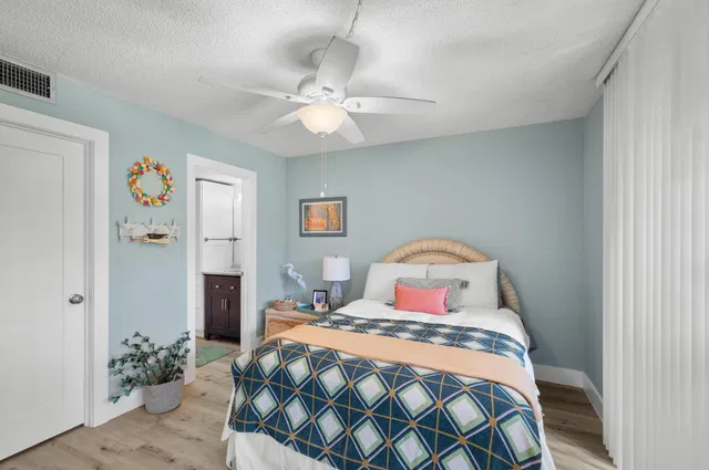 Unit 102 photo 18