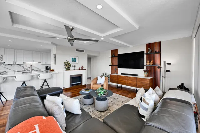 Unit 411 photo 12