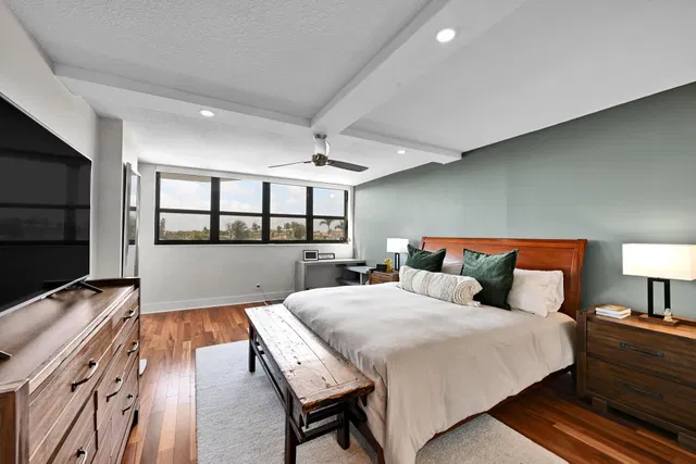 Unit 411 photo 21