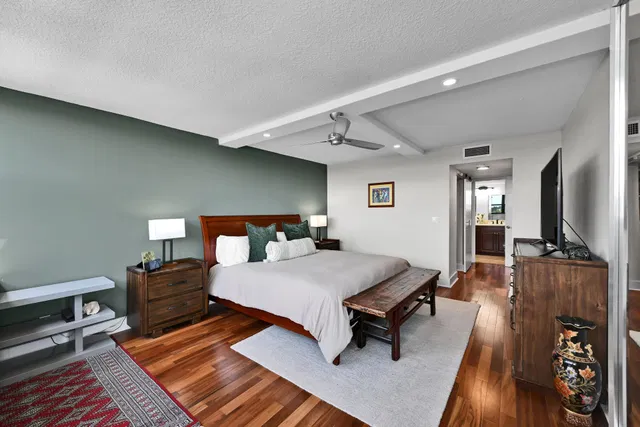 Unit 411 photo 22