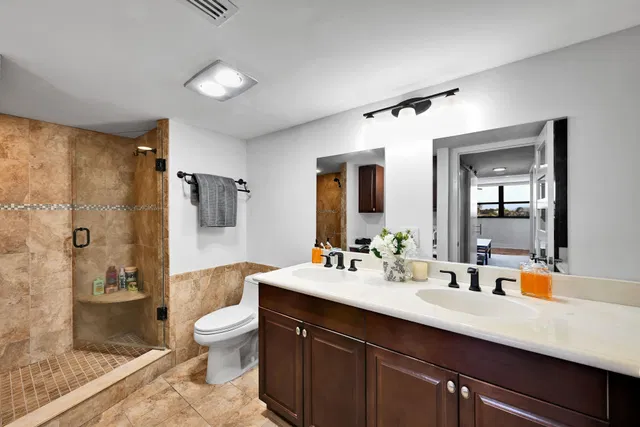 Unit 411 photo 23