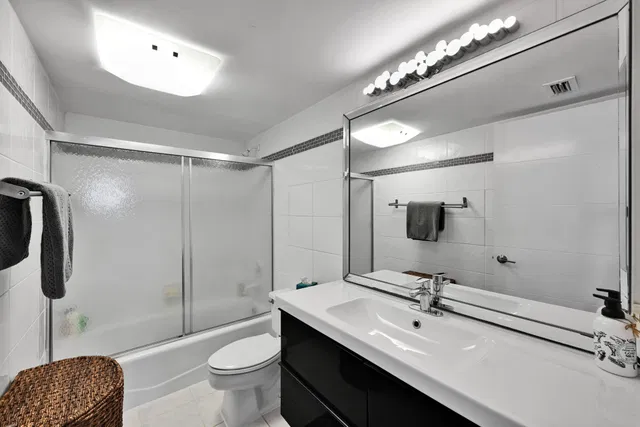 Unit 411 photo 27