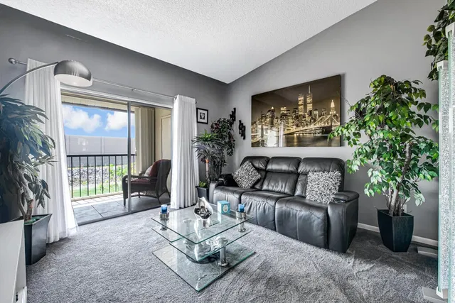 Unit 1223 photo 5