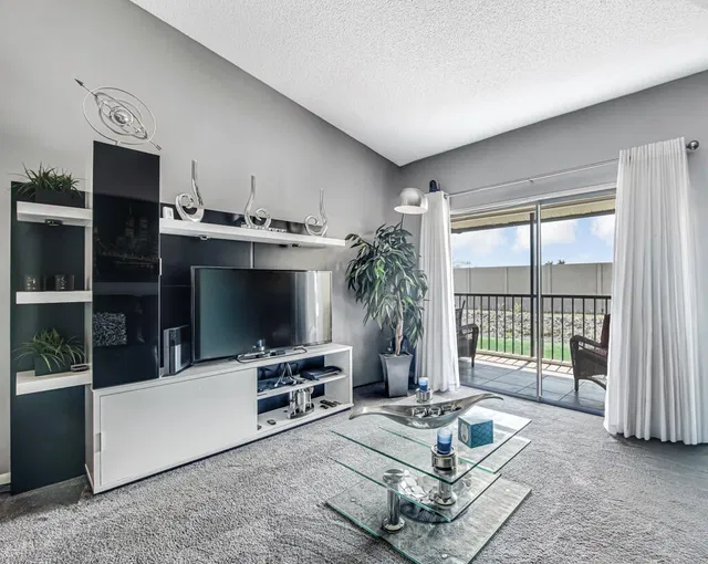 Unit 1223 photo 7