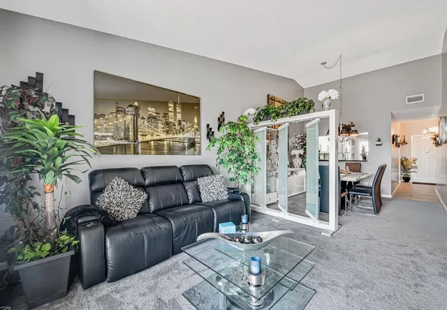 Unit 1223 photo 9