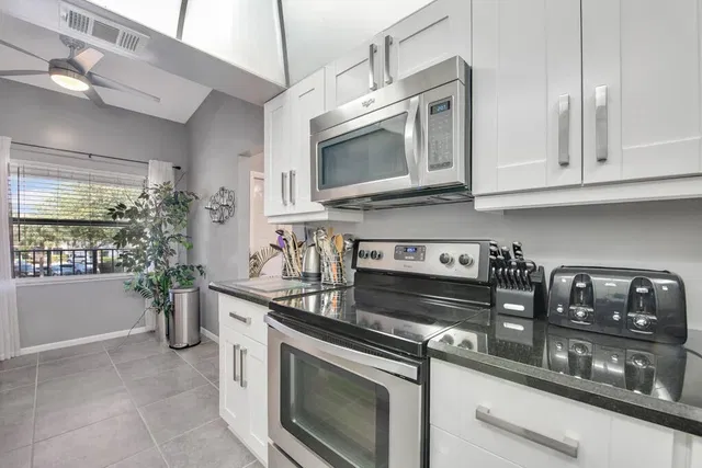 Unit 1223 photo 11
