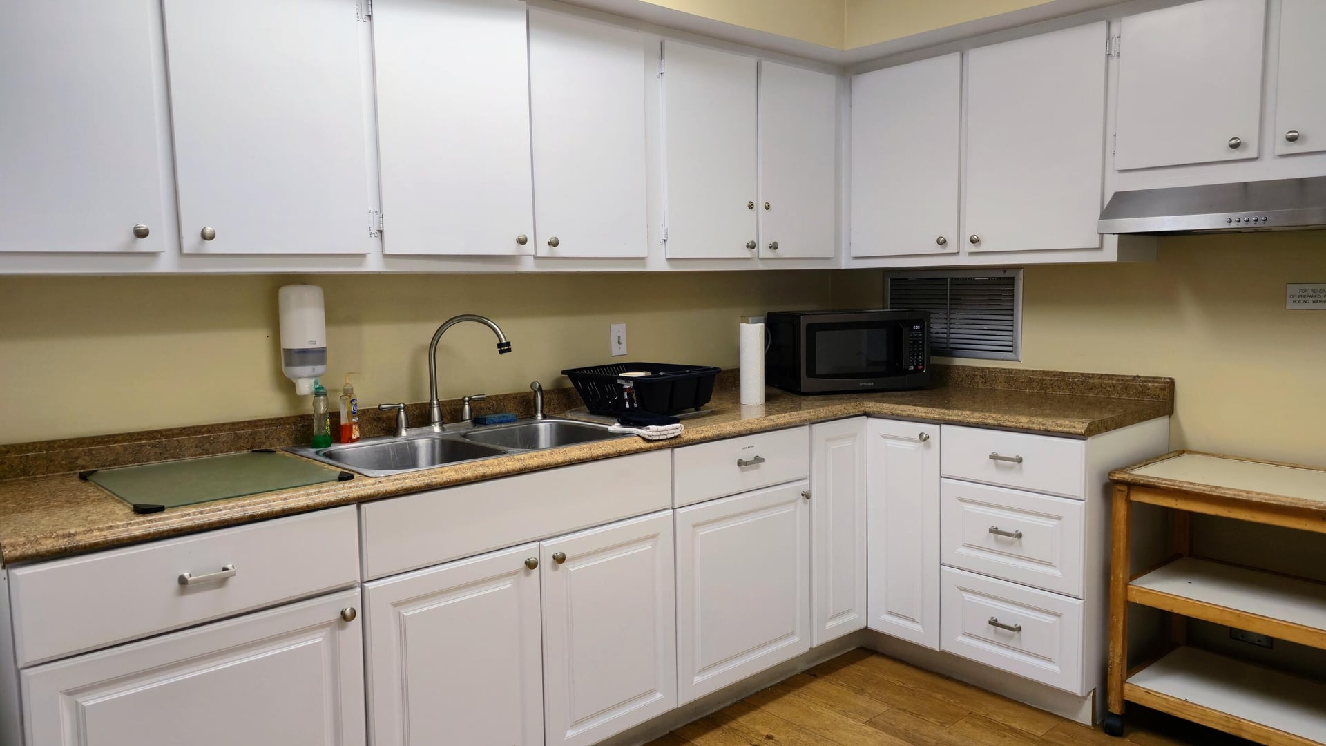 Unit B photo 27