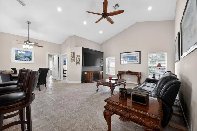 Residence photo 5