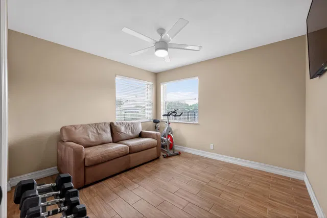 Residence photo 20