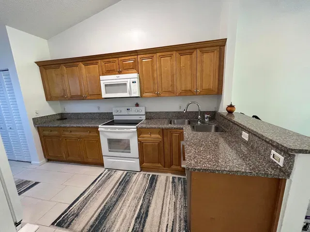 Residence photo 8