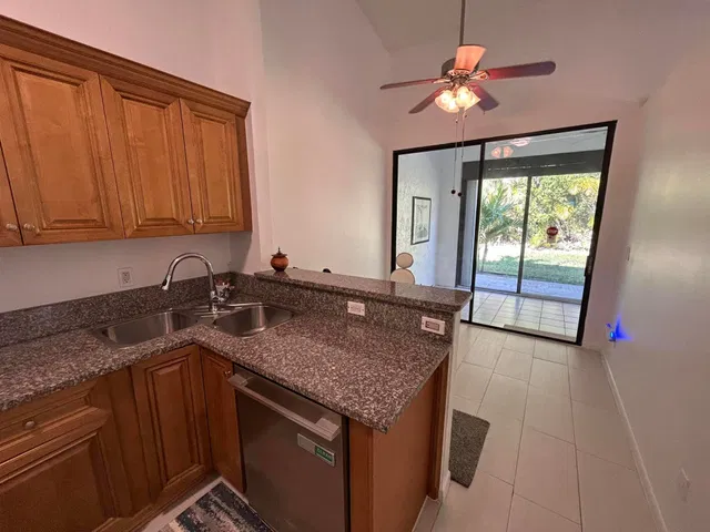 Residence photo 10