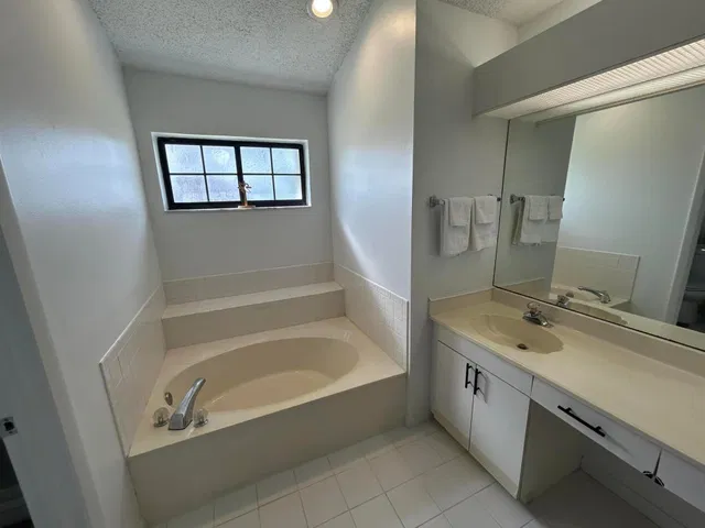 Residence photo 12