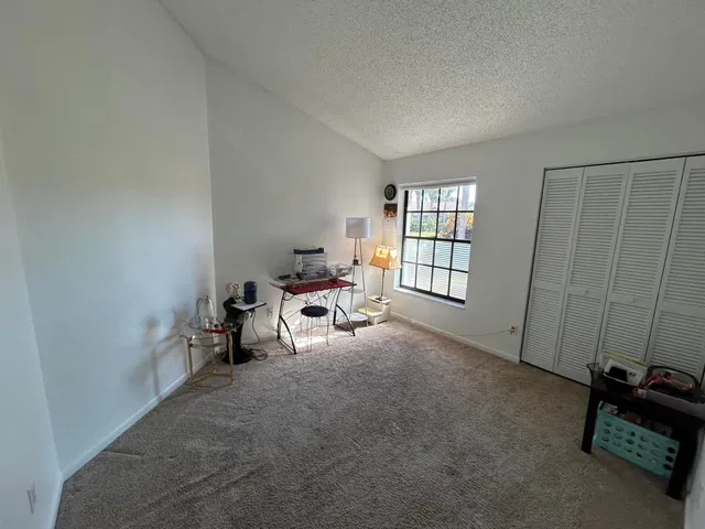 Residence photo 17