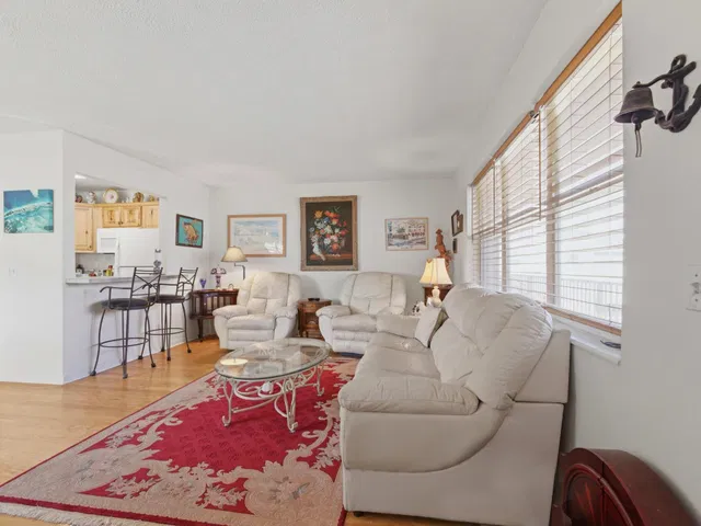 Unit 208 photo 5