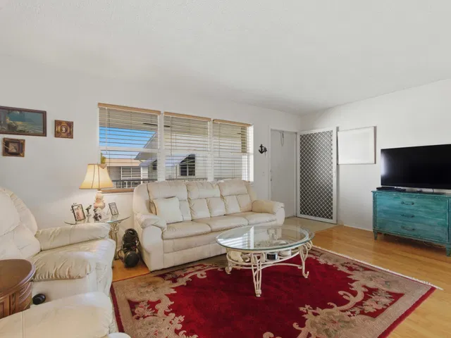 Unit 208 photo 7