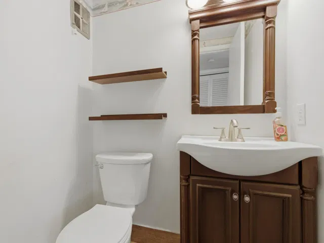 Unit 208 photo 10