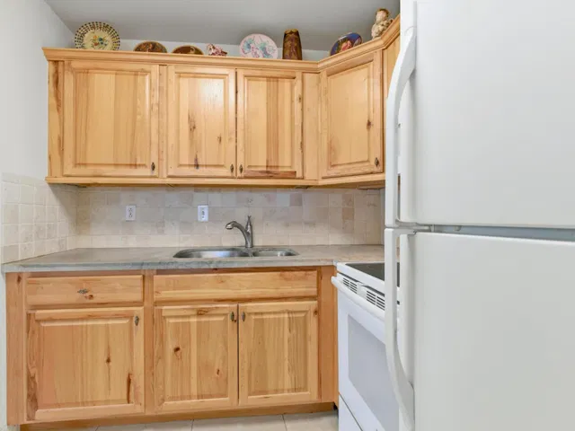 Unit 208 photo 13
