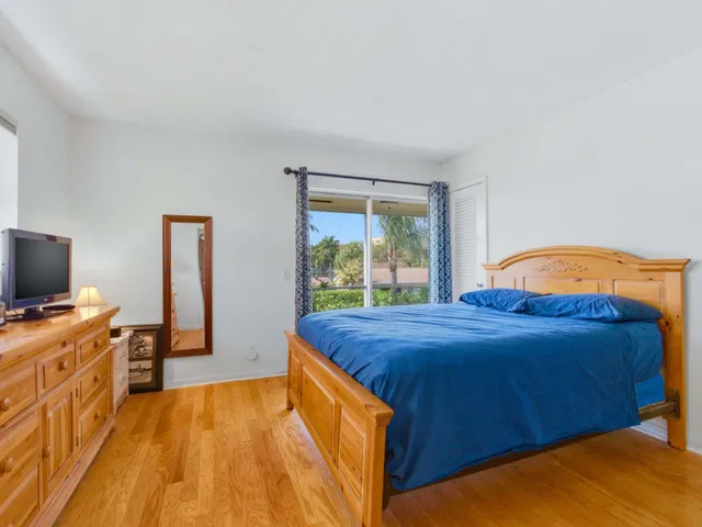 Unit 208 photo 14
