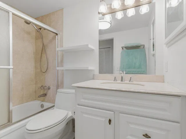 Unit 208 photo 17