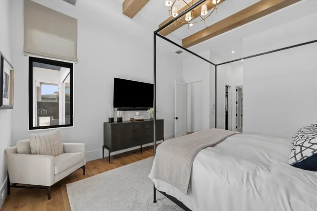 Residence photo 22