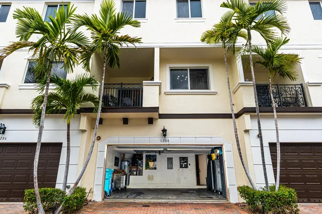 Residence photo 2