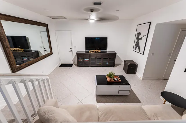 Residence photo 12