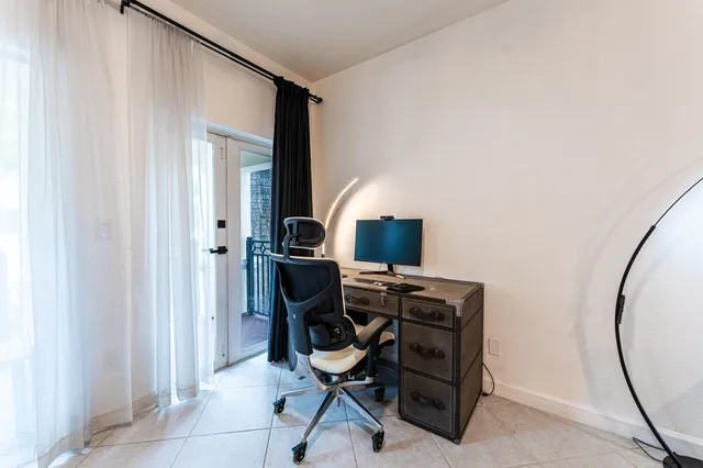 Residence photo 18