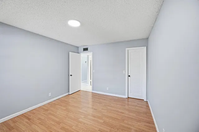 Residence photo 12