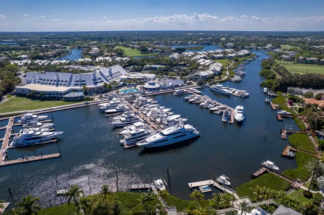 Admirals Cove Residence photo 9