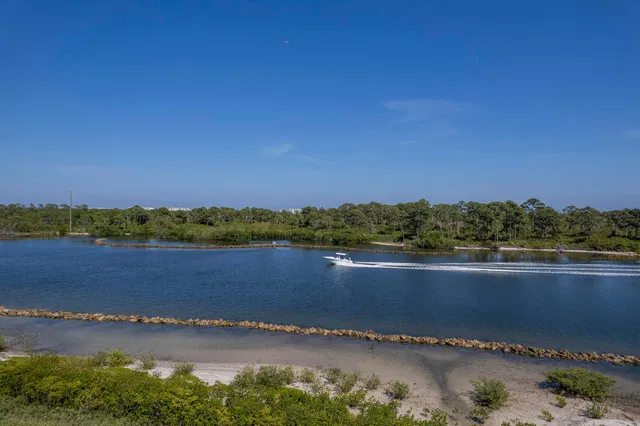 Admirals Cove Residence photo 10