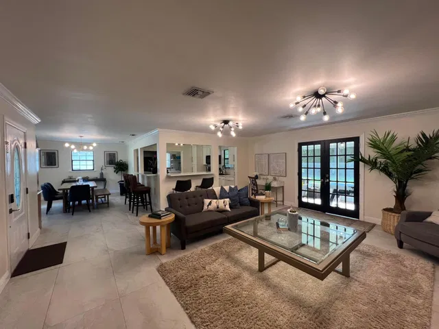 Residence photo 12