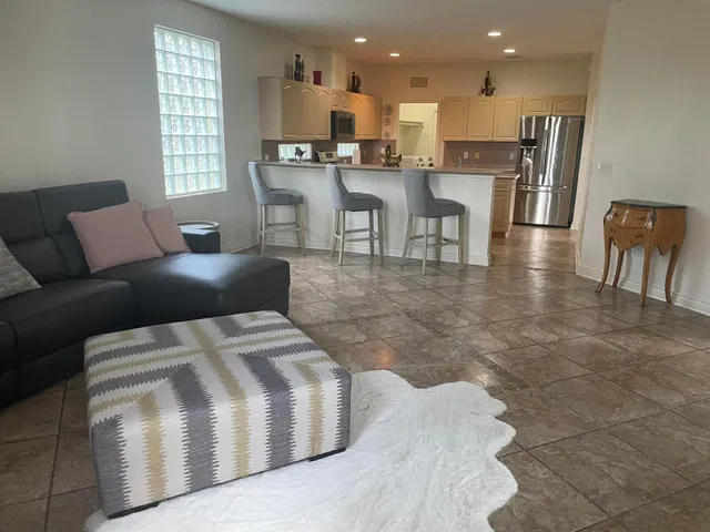  Residence photo 5