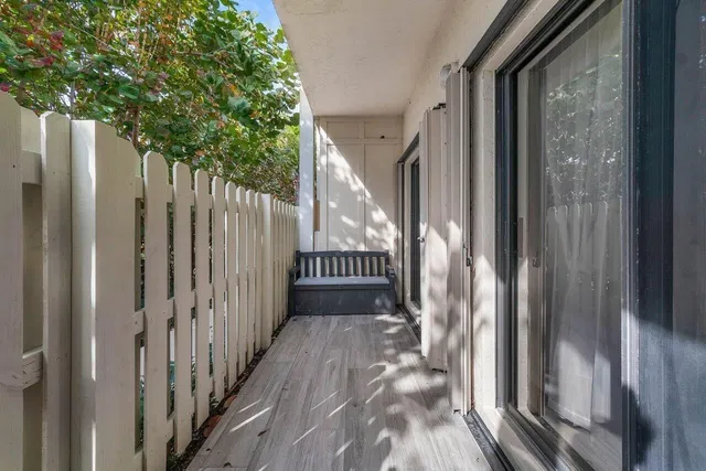 Unit 20 photo 18