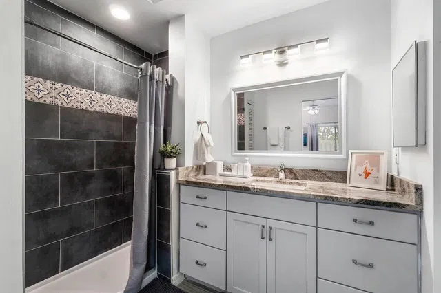 Unit 20 photo 19