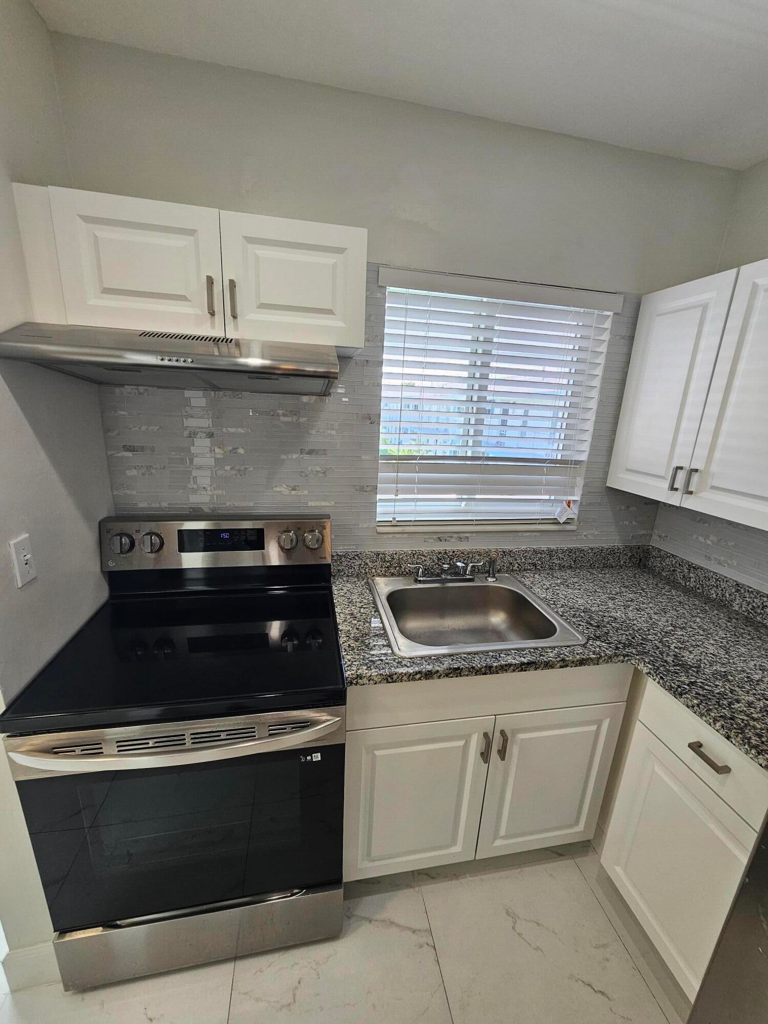 Unit 208 photo 4