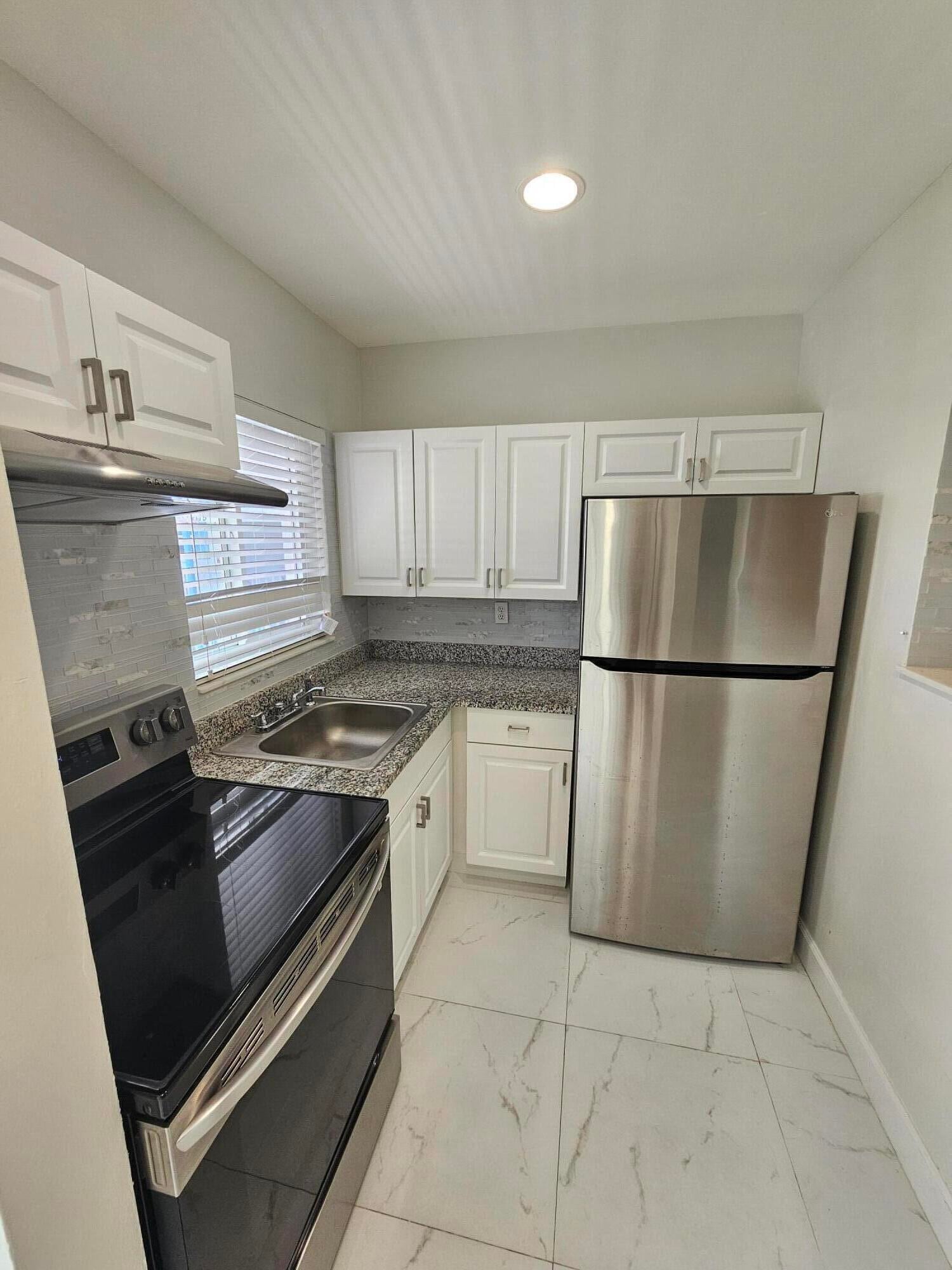 Unit 208 photo 5