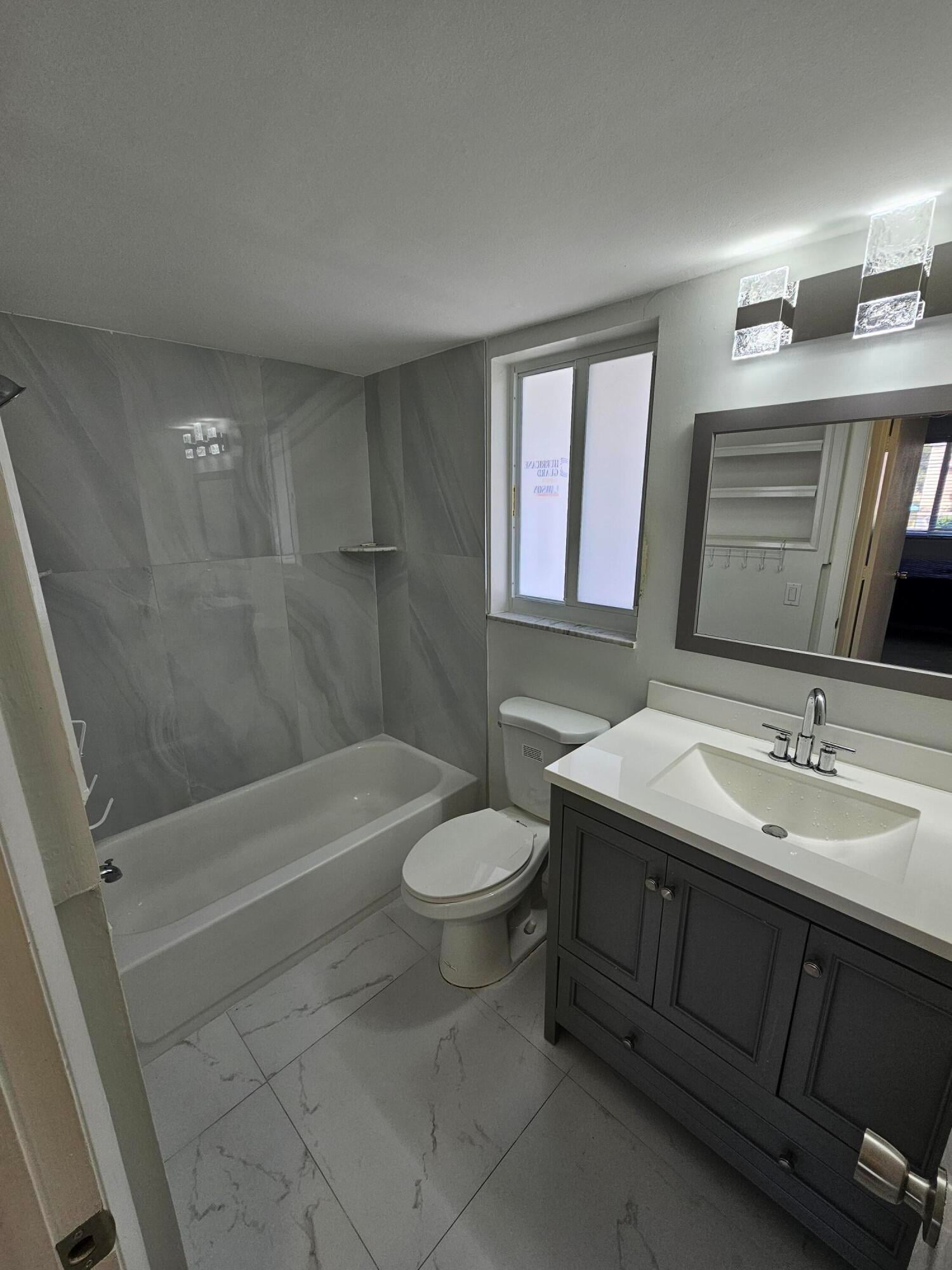 Unit 208 photo 8