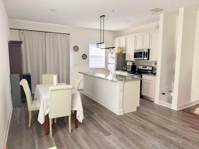 Residence photo 4