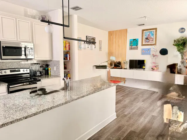 Residence photo 5