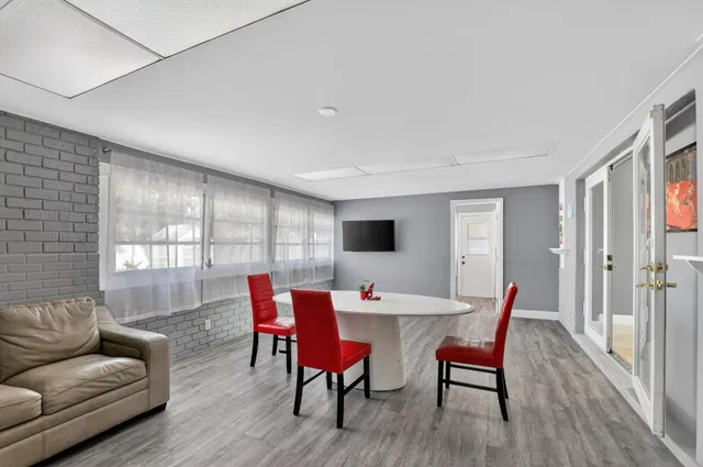 Residence photo 22